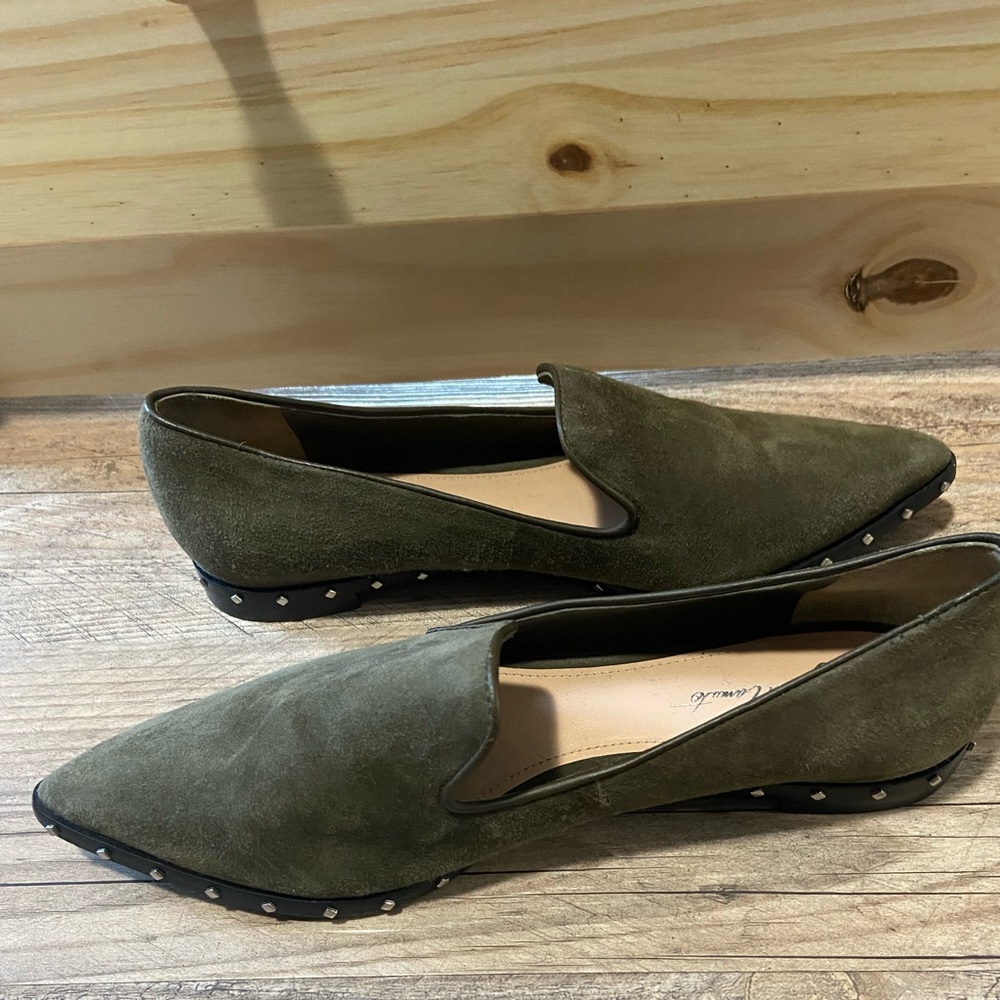 Limited Edition! VC John Camuto Faelyn Hunter Green Studded Flats